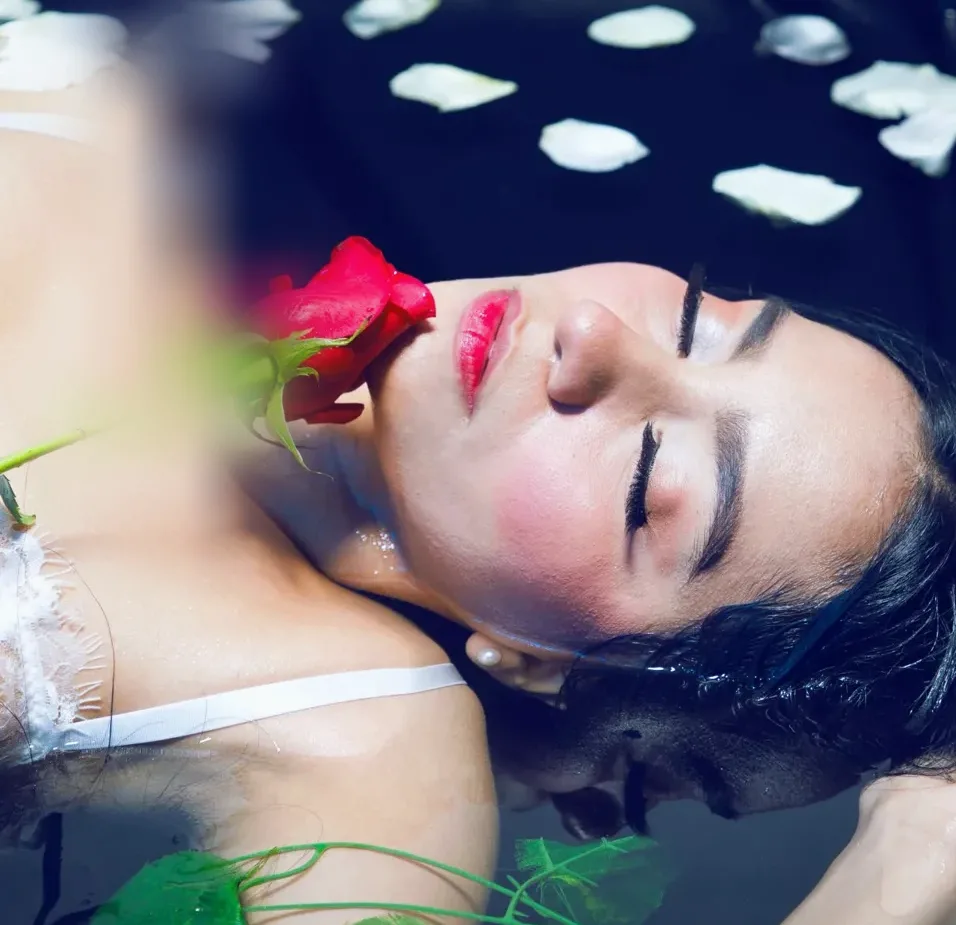 Diana, 27