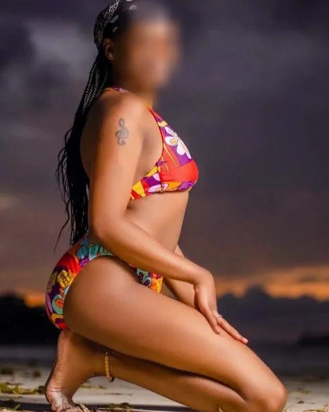 Larissa, 31