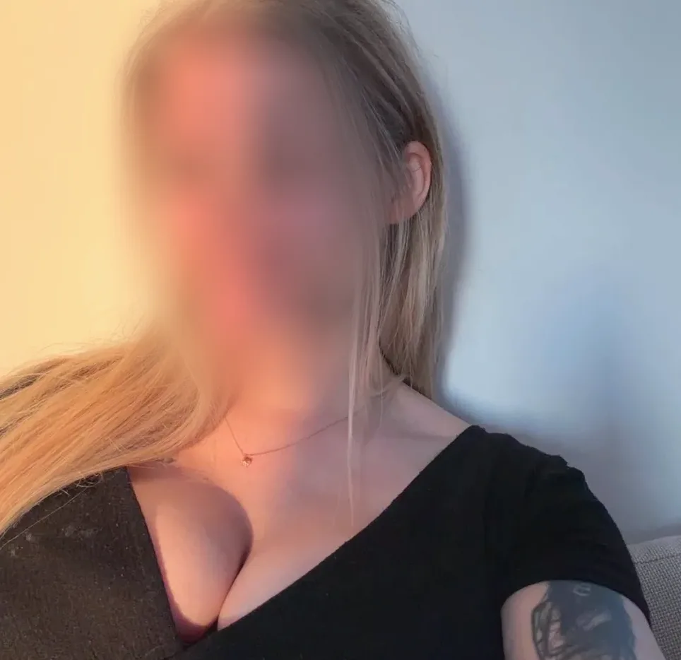 Laura, 25