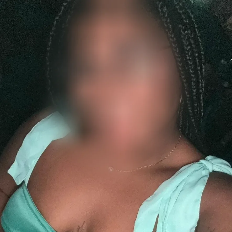 Nicole, 29