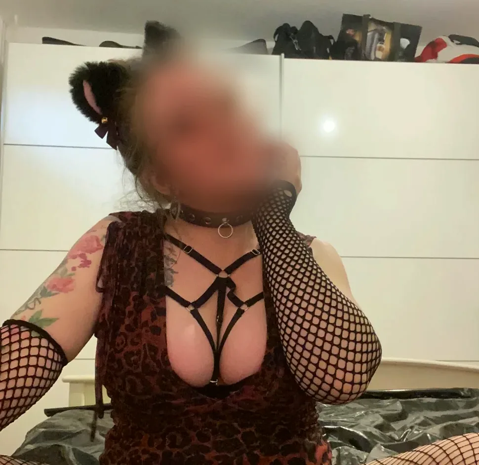 Nora, 27