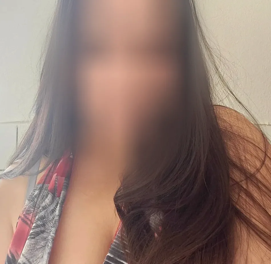 Viktoria, 25